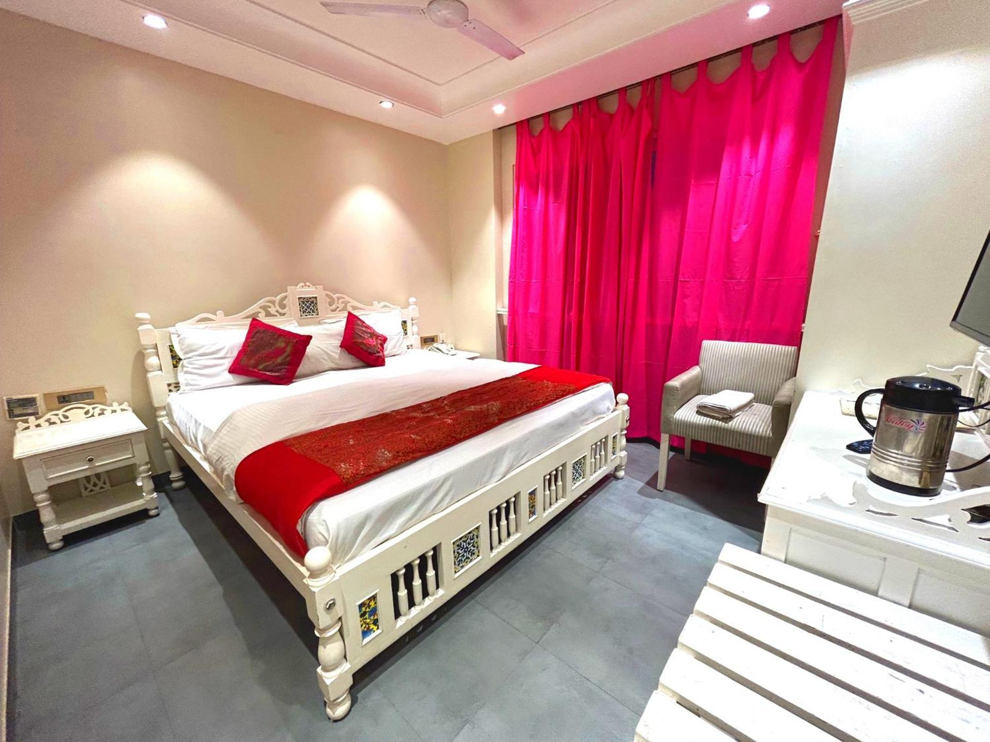 The Pinky Villa - Heritage Boutique Suites Nueva Delhi Exterior foto