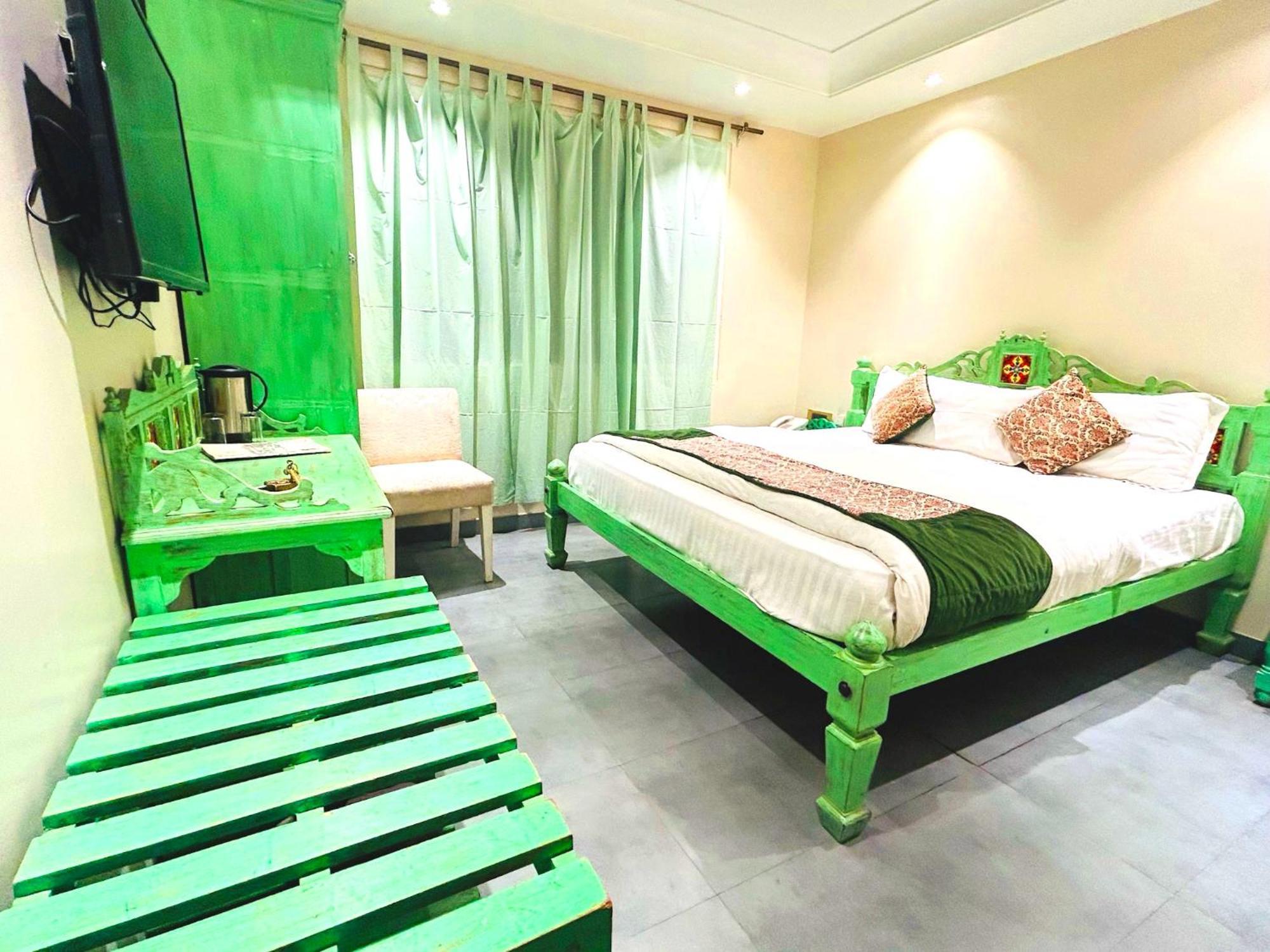The Pinky Villa - Heritage Boutique Suites Nueva Delhi Exterior foto
