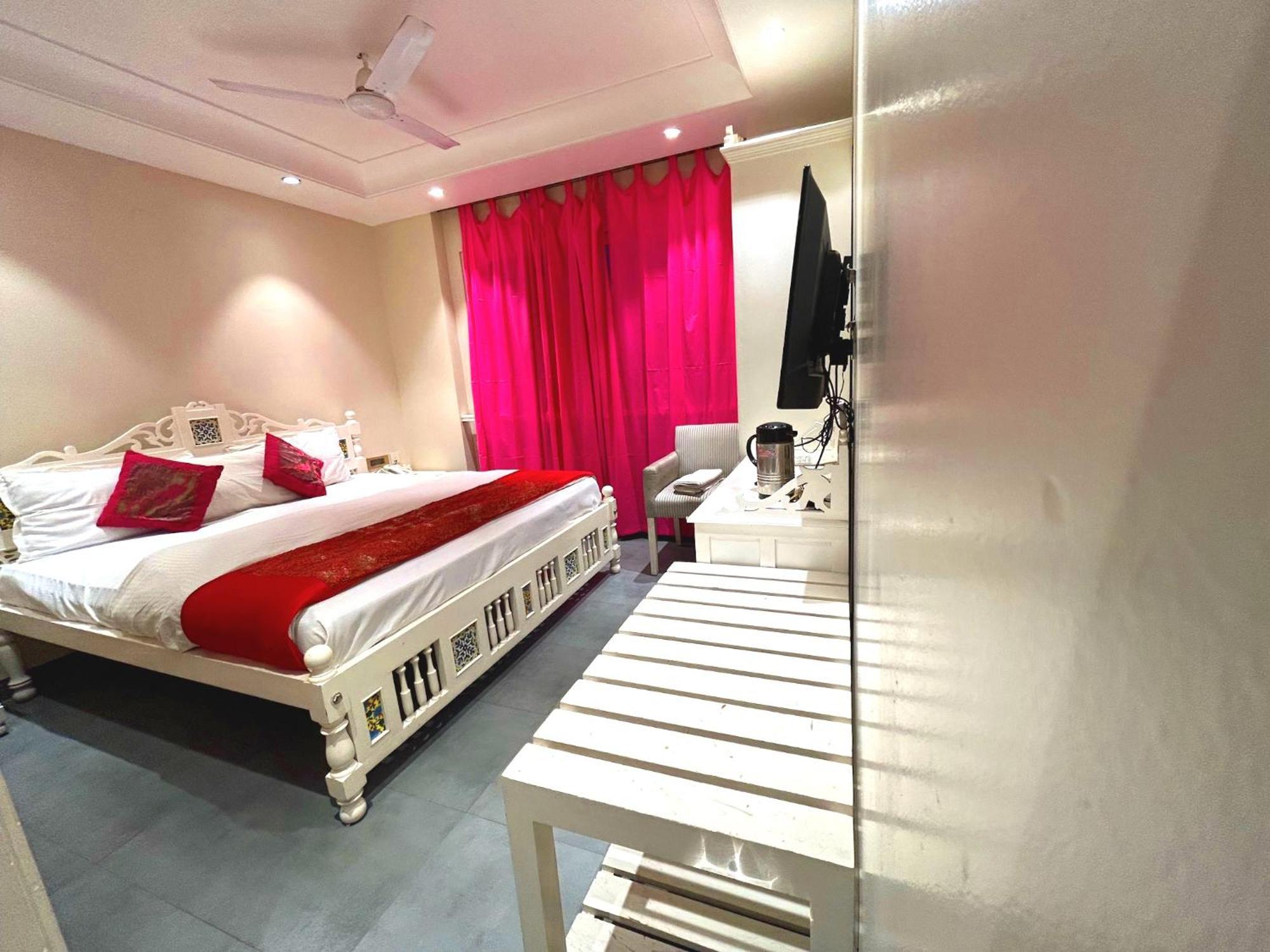 The Pinky Villa - Heritage Boutique Suites Nueva Delhi Exterior foto